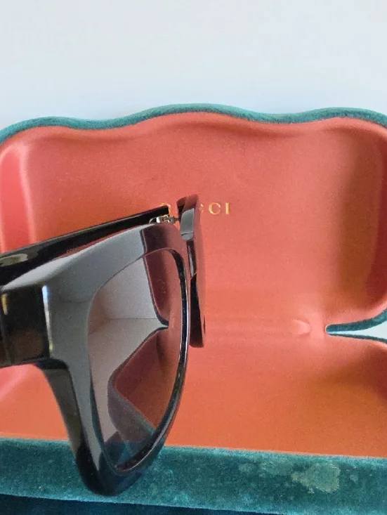 Gucci Men’s Black Square Sunglasses with Dark Lenses - Picture 4 of 9